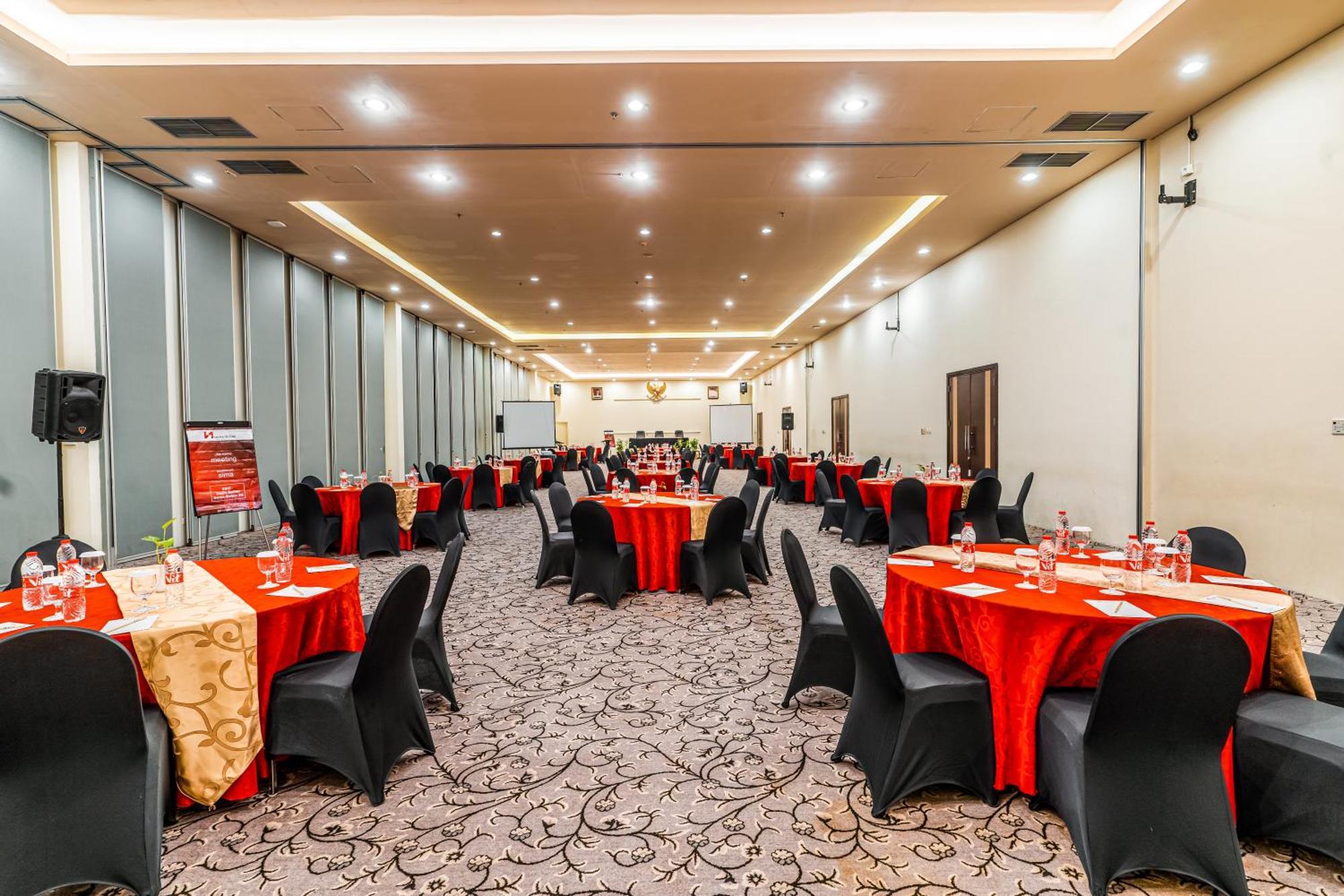 Swiss-Belinn Malang Exterior foto